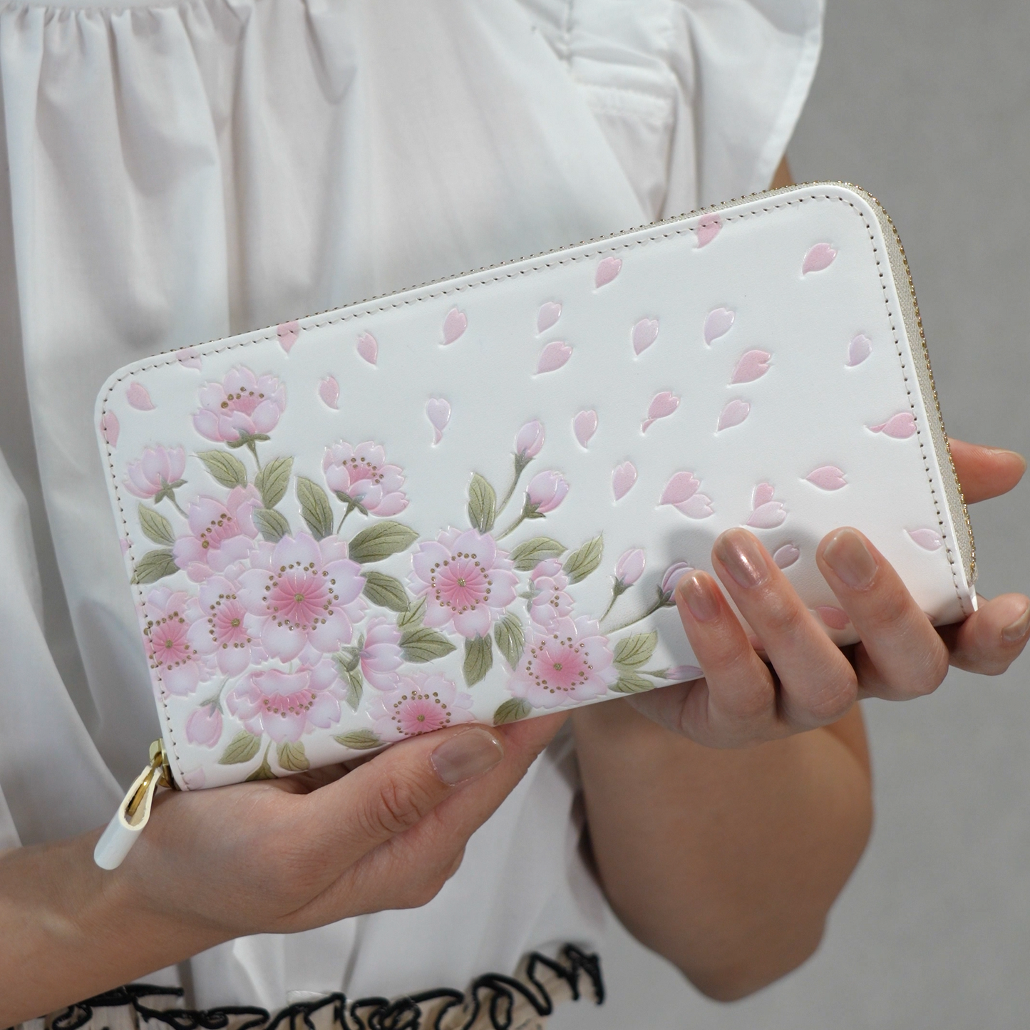 Asakusa Bunko U-shaped Zipper Long Wallet (Yaezakura pattern)