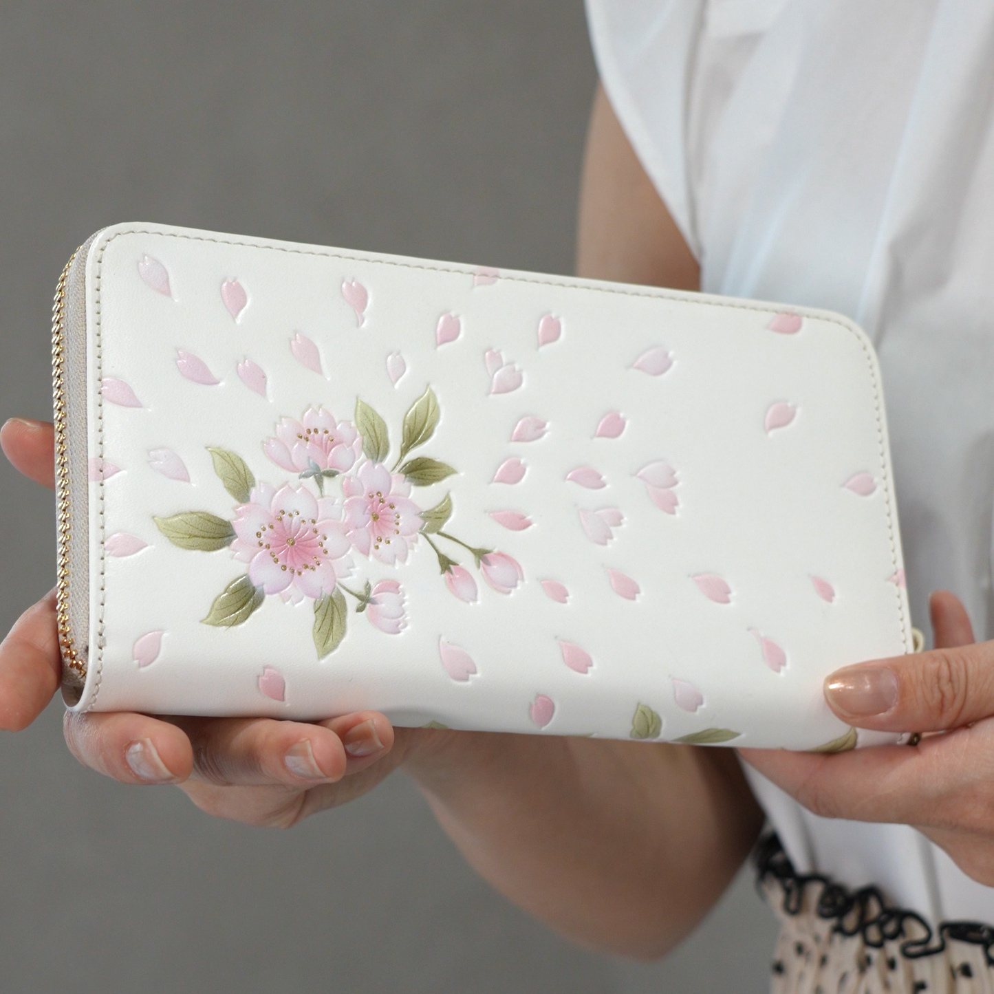Asakusa Bunko U-shaped Zipper Long Wallet (Yaezakura pattern)