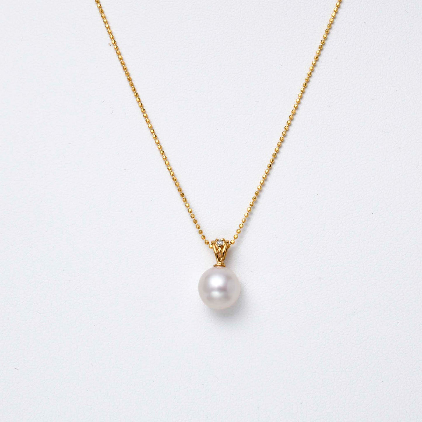 Akoya pearl 9mm bead pendant 1 diamond