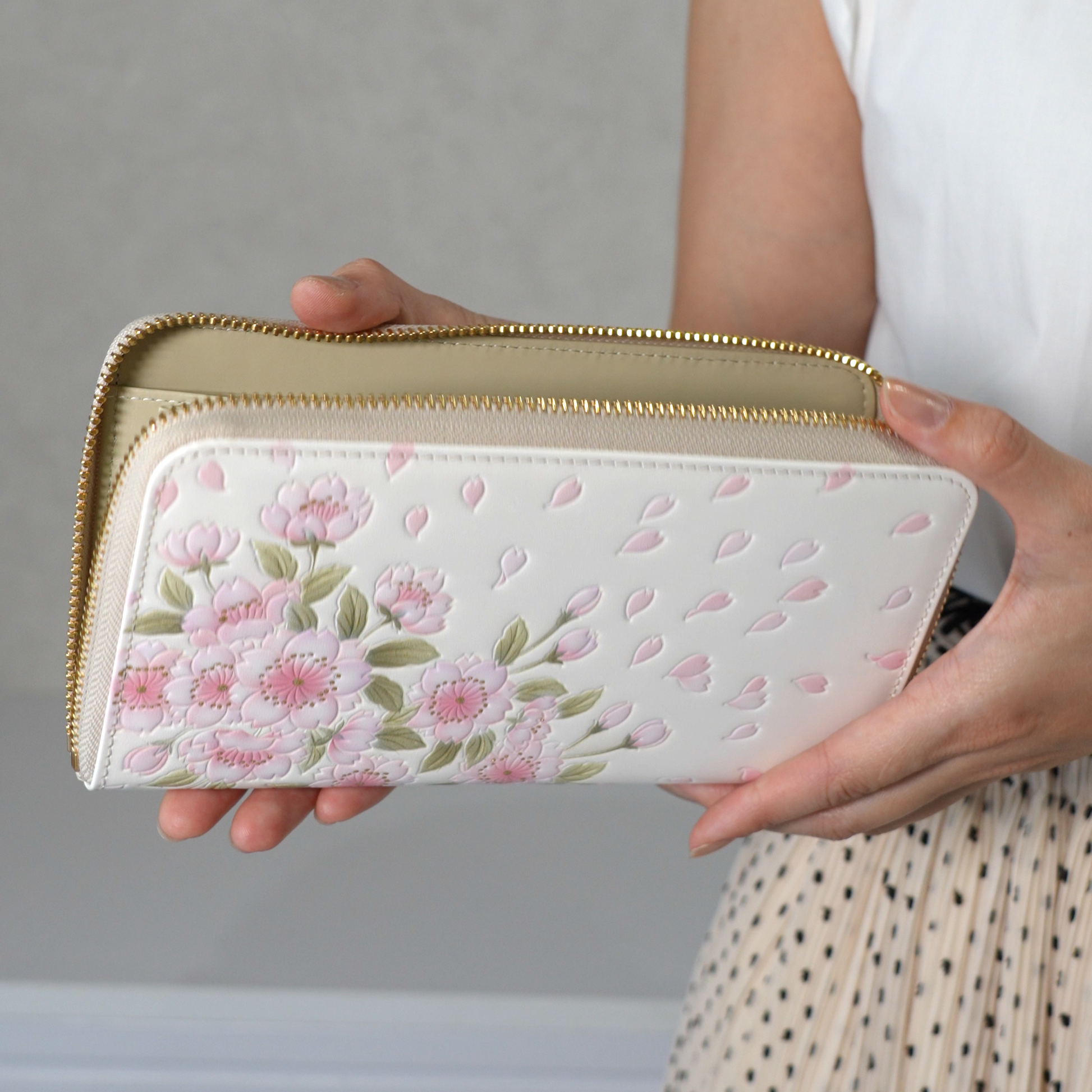 Asakusa Bunko U-shaped Zipper Long Wallet (Yaezakura pattern)