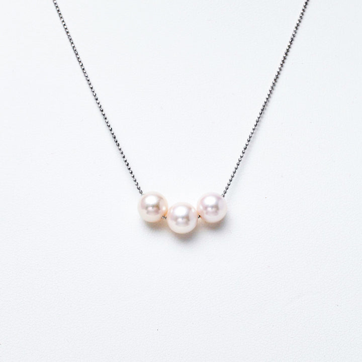 Hanadama pearl 3 bead line pendant