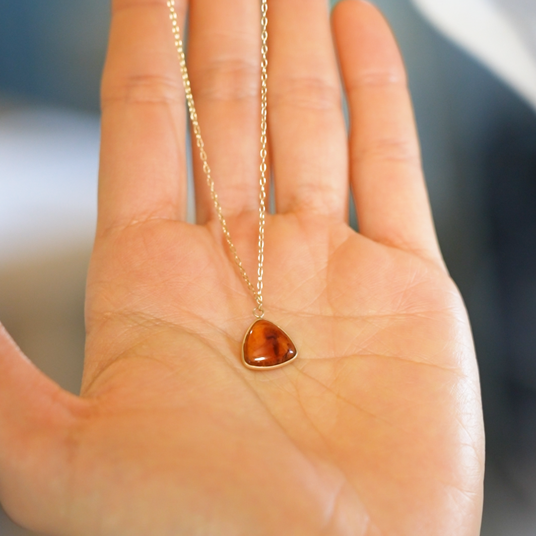 【Amberlogue】Amber Triangle Necklace (Made in Japan, Iwate)