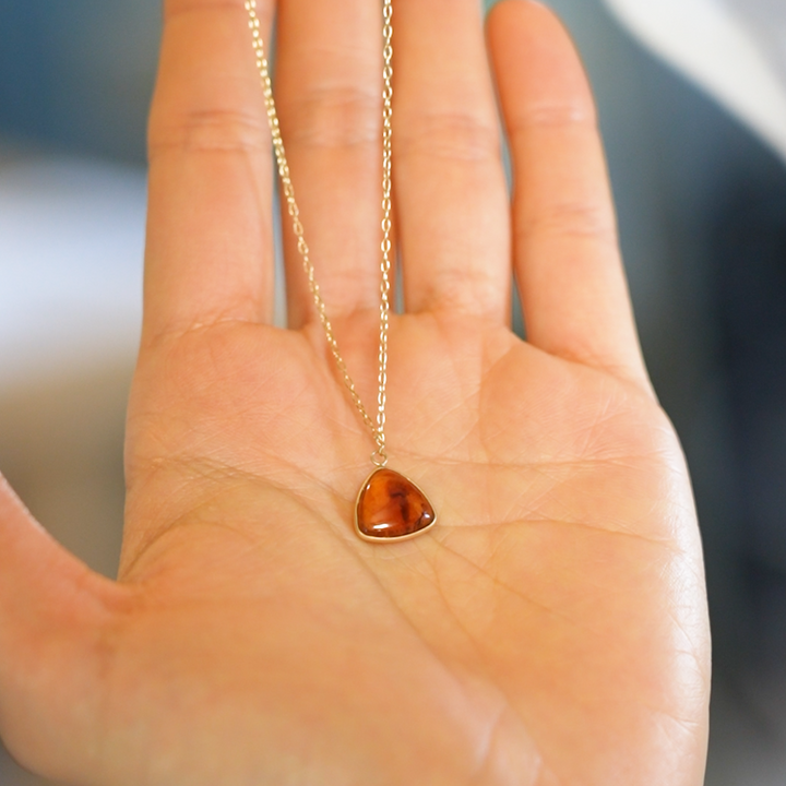 【Amberlogue】Amber Triangle Necklace (Made in Japan, Iwate)