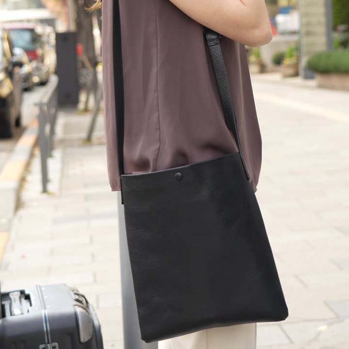 IKUTA KABAN生田鞄 CURUMI Leather Shoudler Bag (Made in Japan)