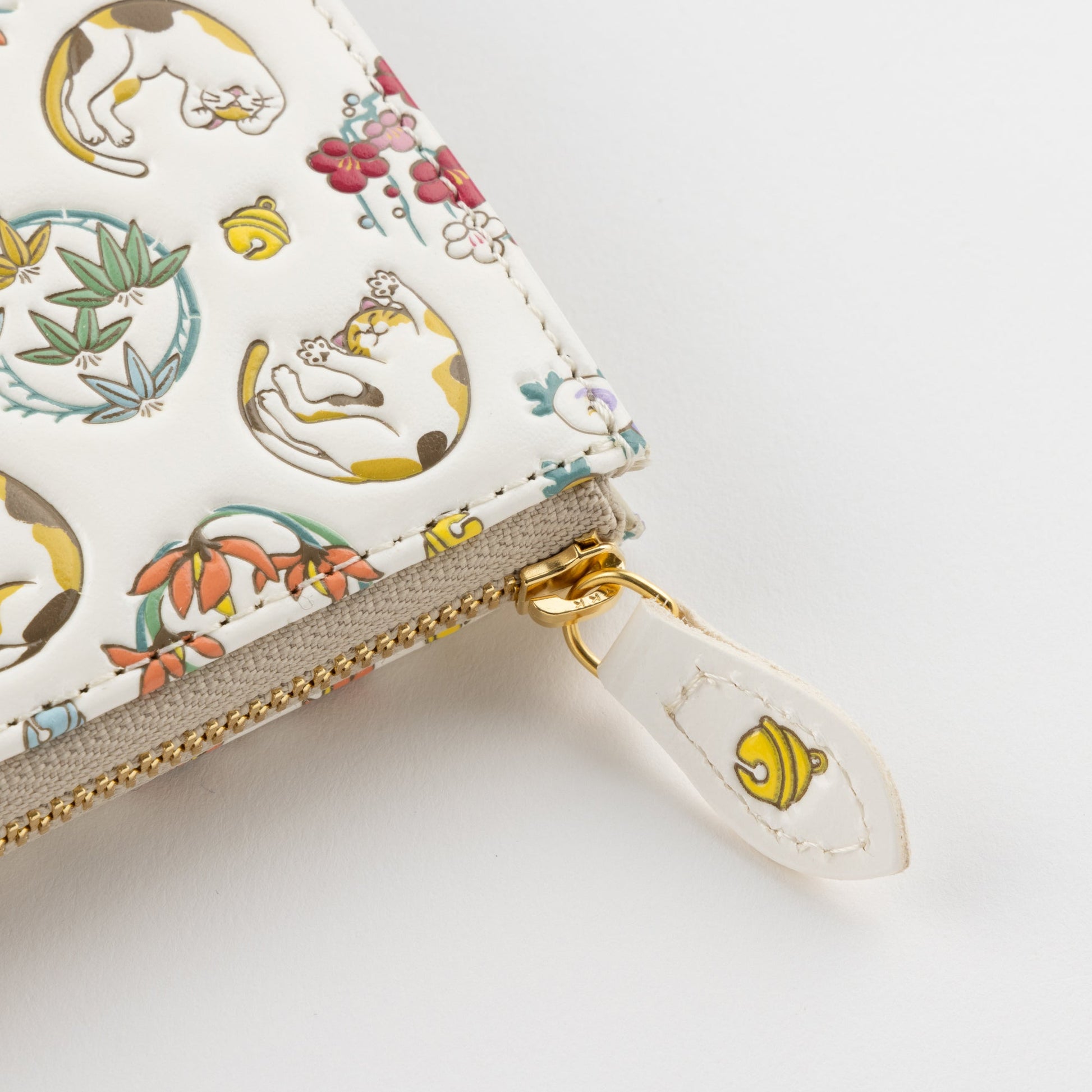 Asakusa Bunko L-shaped Zipper Long Wallet (Cat pattern)