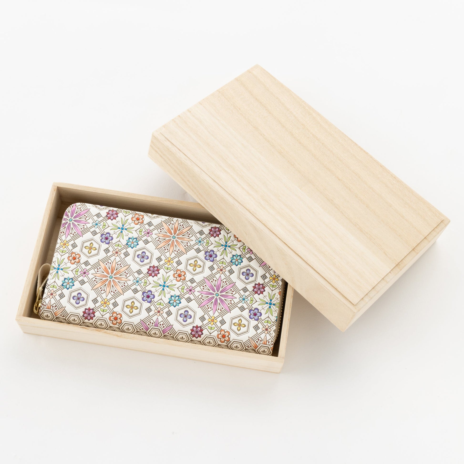 Asakusa Bunko U-shaped Zipper Long Wallet (Hanabishi pattern)